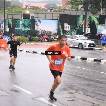 Runner Photo 7936351