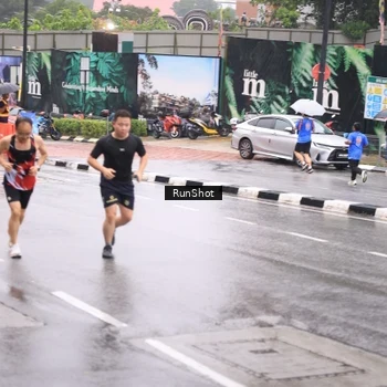 Runner Photo 7936365