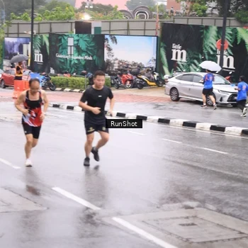 Runner Photo 7936366