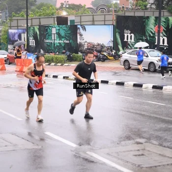 Runner Photo 7936369