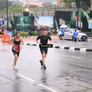 Runner Photo 7936370