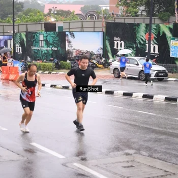 Runner Photo 7936371