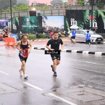 Runner Photo 7936372
