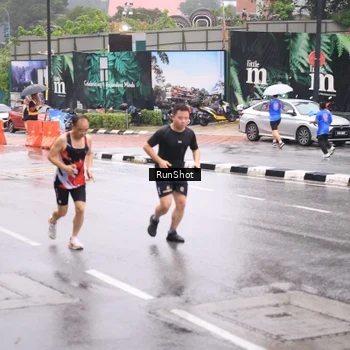Runner Photo 7936373