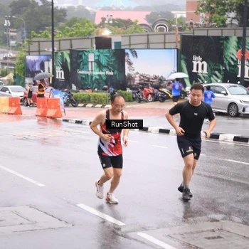 Runner Photo 7936378
