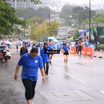 Runner Photo 7936463