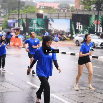 Runner Photo 7936468