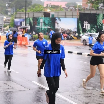 Runner Photo 7936471
