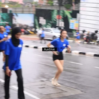 Runner Photo 7936472