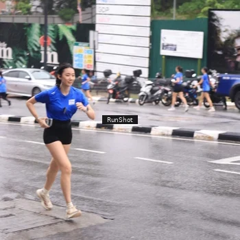 Runner Photo 7936473