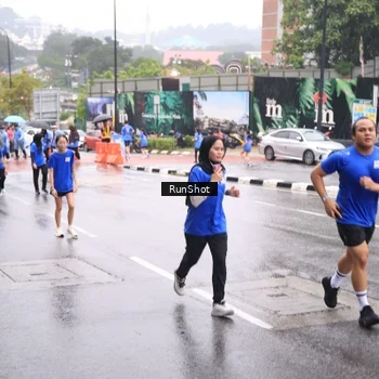 Runner Photo 7936487