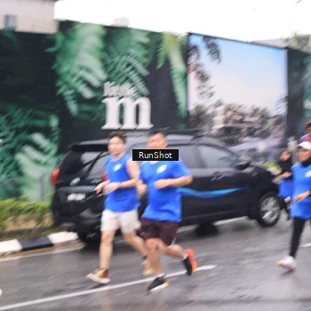 Runner Photo 7936552