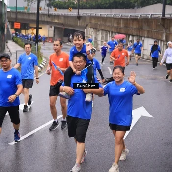 Runner Photo 7936672