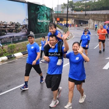 Runner Photo 7936681