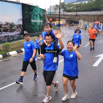 Runner Photo 7936683