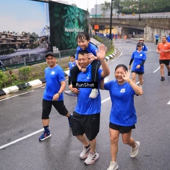 Runner Photo 7936684