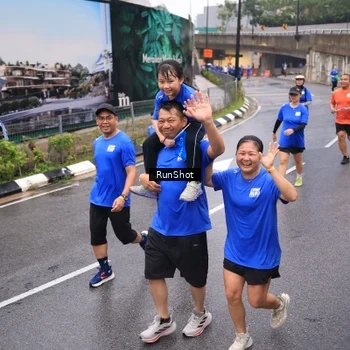 Runner Photo 7936685