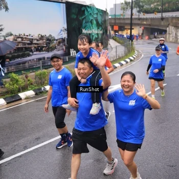 Runner Photo 7936692