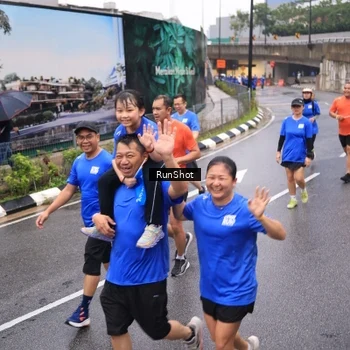 Runner Photo 7936699