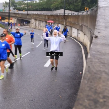 Runner Photo 7936703