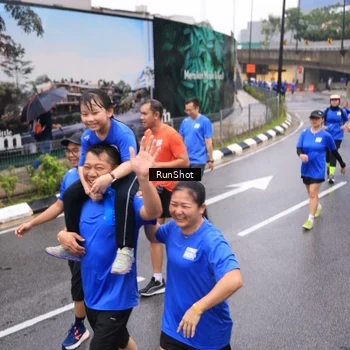Runner Photo 7936704