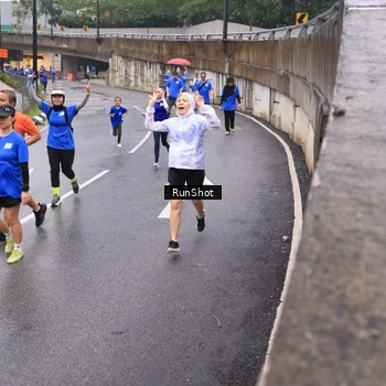 Runner Photo 7936705