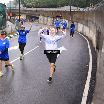 Runner Photo 7936710