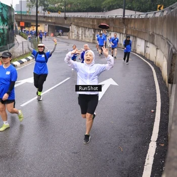 Runner Photo 7936711