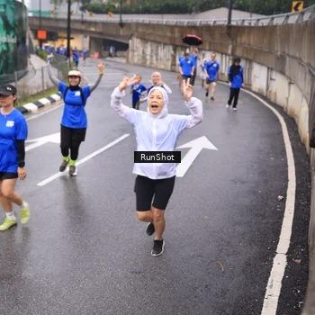 Runner Photo 7936712