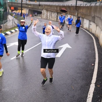 Runner Photo 7936713