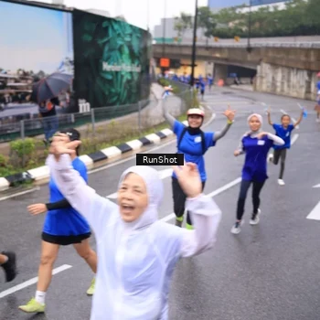 Runner Photo 7936722