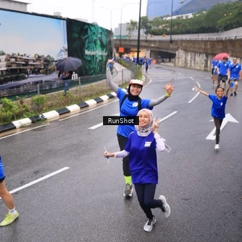 Runner Photo 7936734