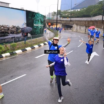 Runner Photo 7936743