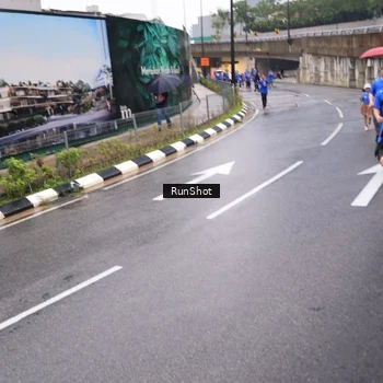 Runner Photo 7936772