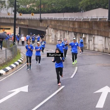 Runner Photo 7936851