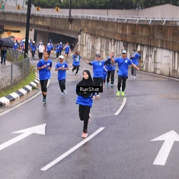 Runner Photo 7936854