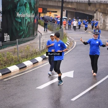 Runner Photo 7936878