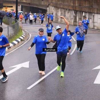 Runner Photo 7936884