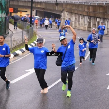 Runner Photo 7936892