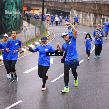Runner Photo 7936894