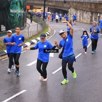 Runner Photo 7936896
