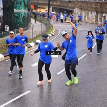 Runner Photo 7936897