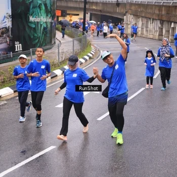 Runner Photo 7936898
