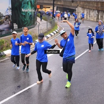 Runner Photo 7936899