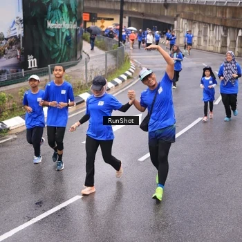 Runner Photo 7936900