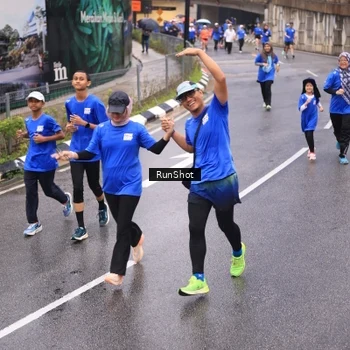 Runner Photo 7936902