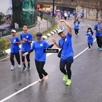 Runner Photo 7936903