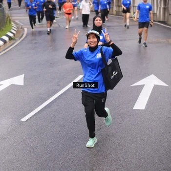 Runner Photo 7937009