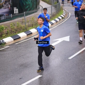 Runner Photo 7937043