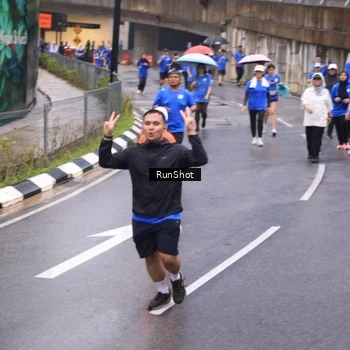 Runner Photo 7937050